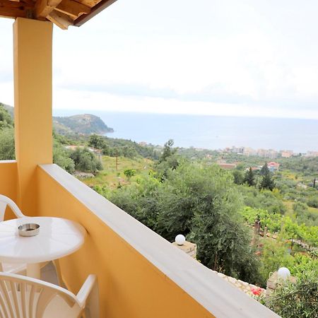 Nefeli'S Apartment Himare Esterno foto