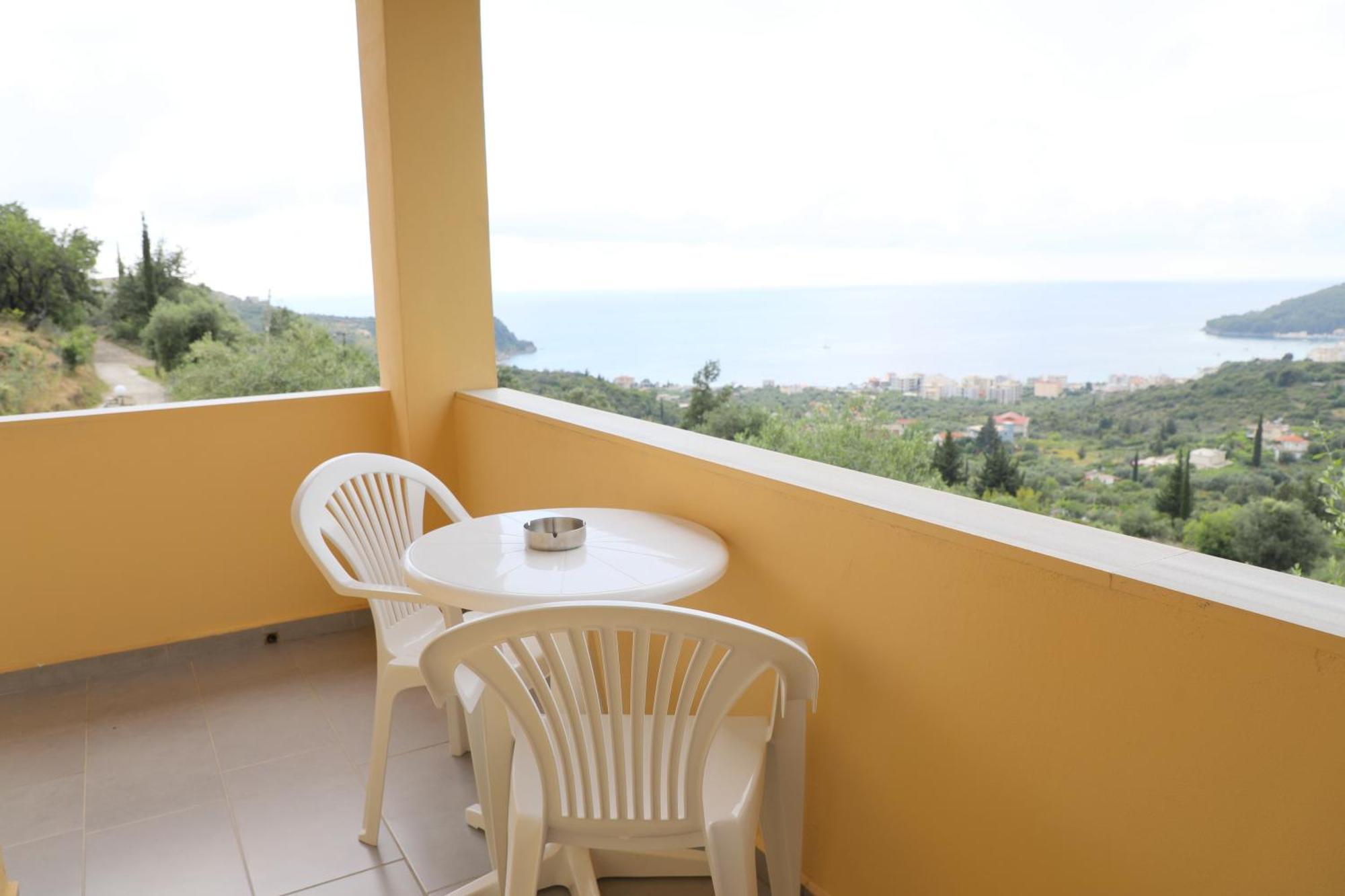 Nefeli'S Apartment Himare Esterno foto