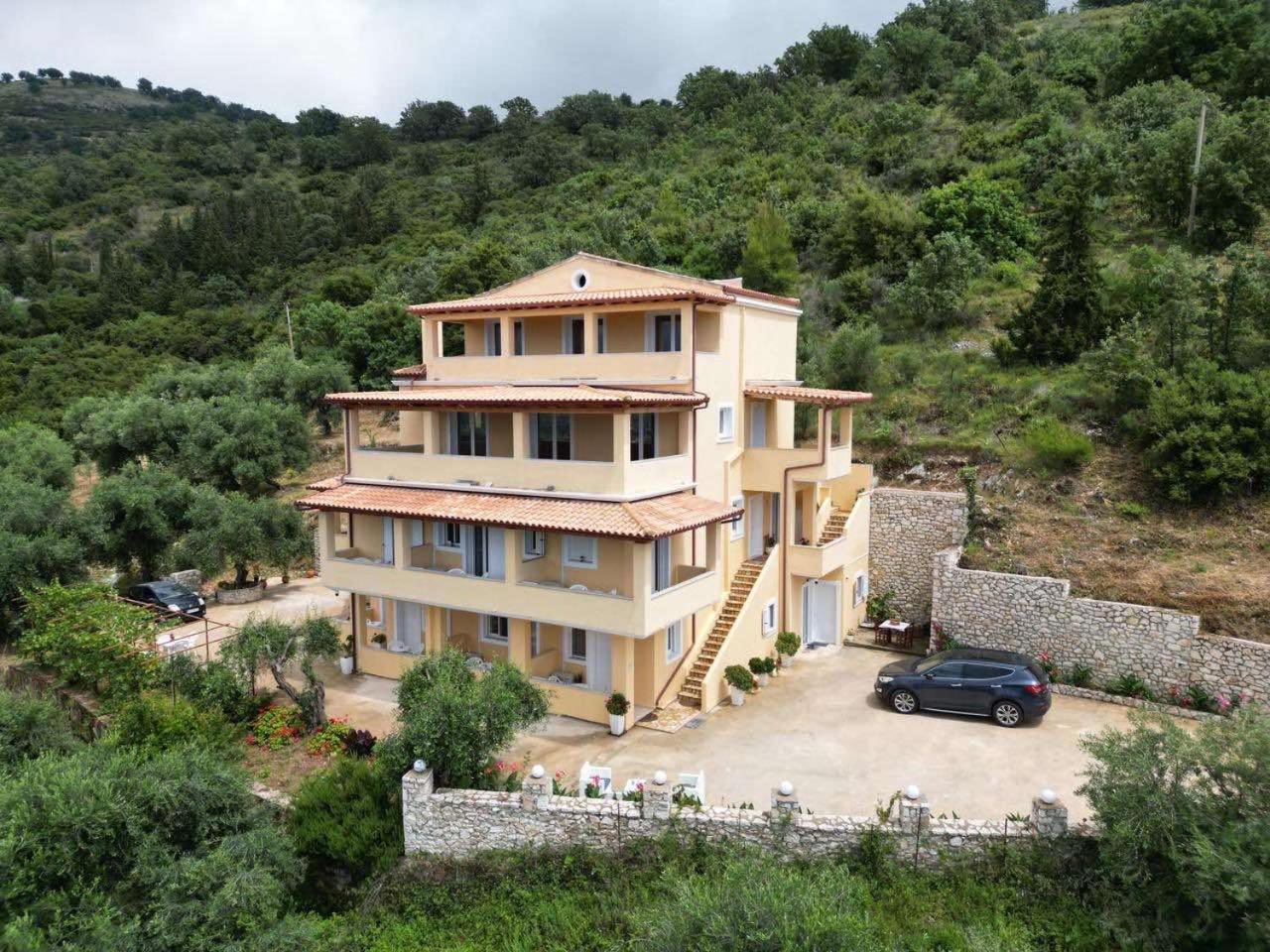 Nefeli'S Apartment Himare Esterno foto