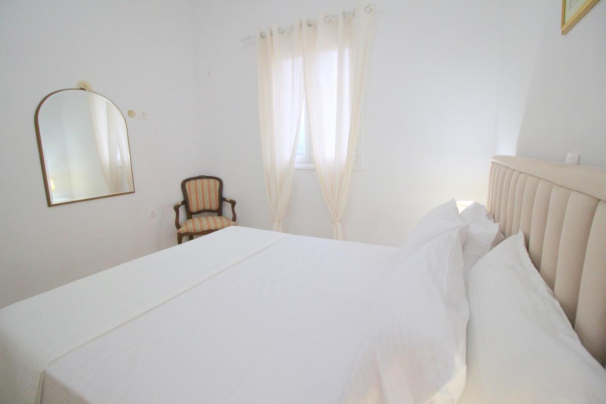 Nefeli'S Apartment Himare Esterno foto