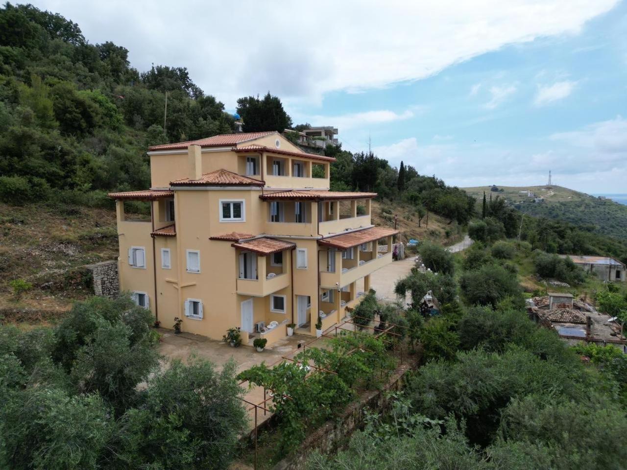 Nefeli'S Apartment Himare Esterno foto