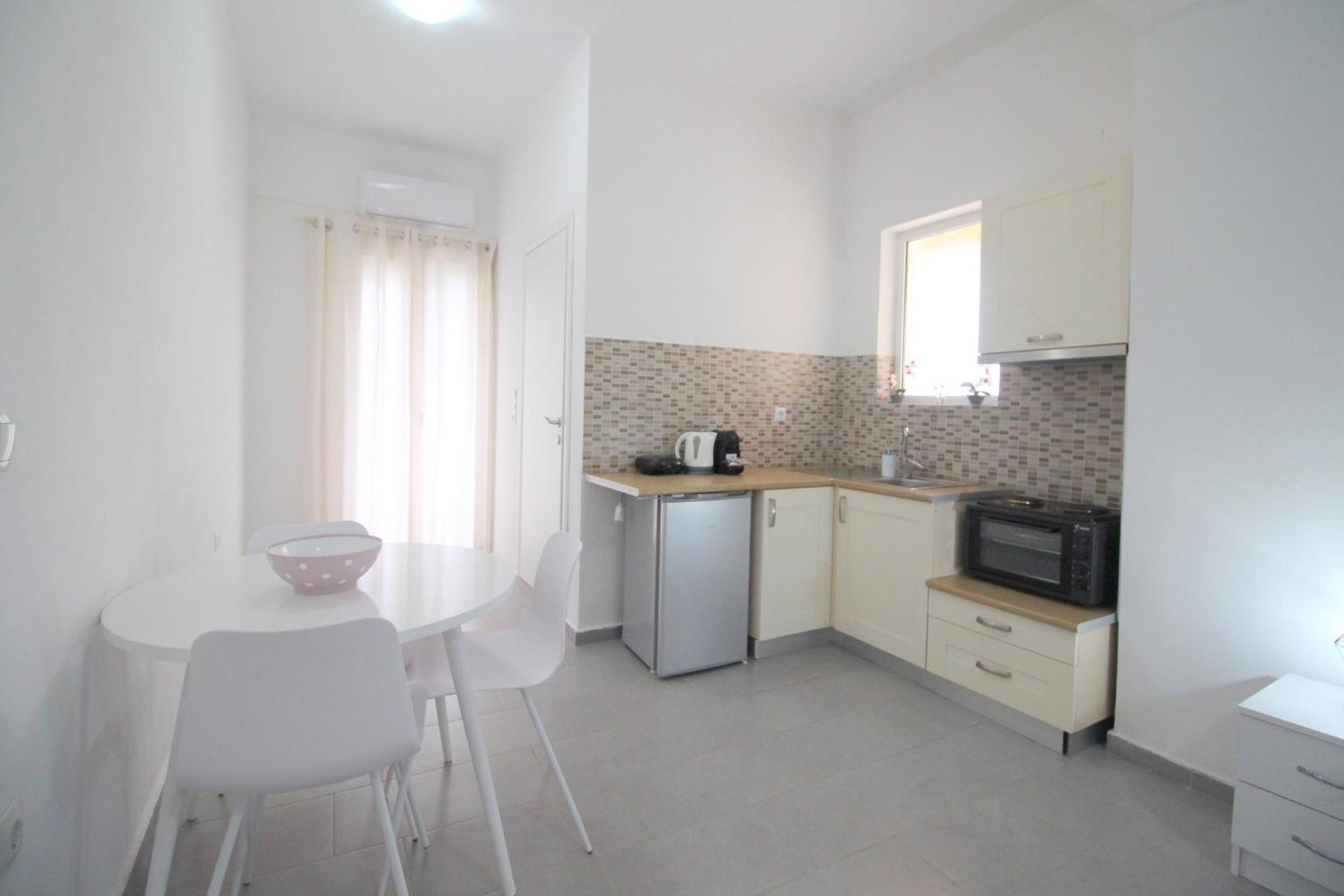 Nefeli'S Apartment Himare Esterno foto