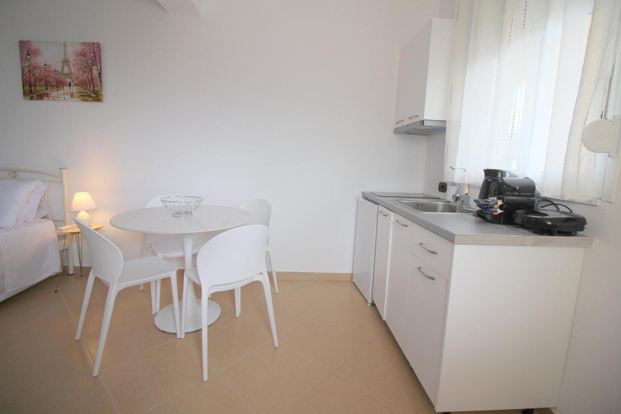 Nefeli'S Apartment Himare Esterno foto