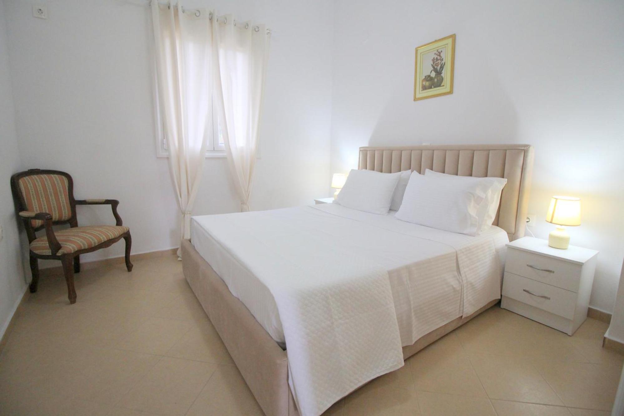 Nefeli'S Apartment Himare Esterno foto