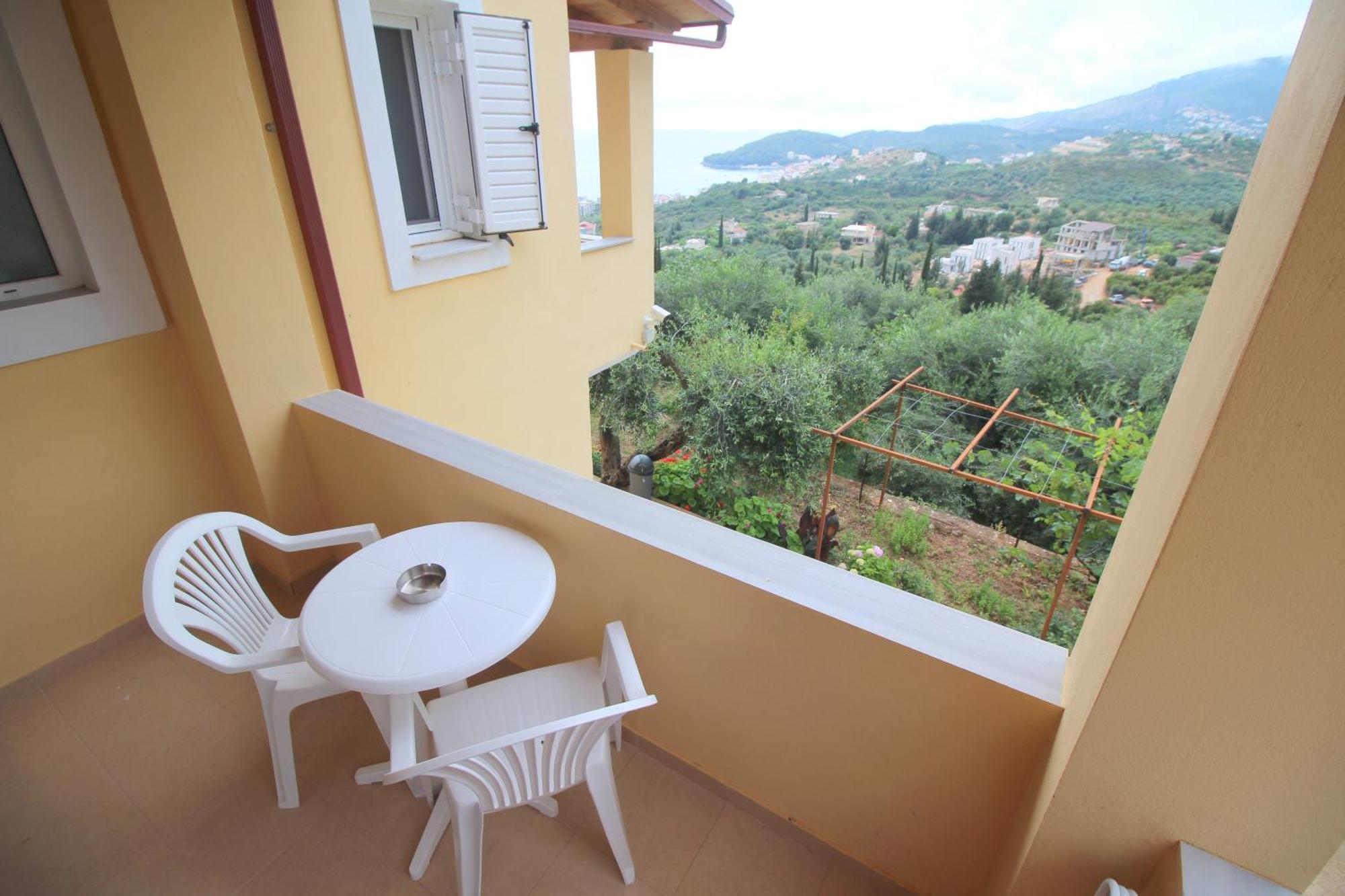 Nefeli'S Apartment Himare Esterno foto