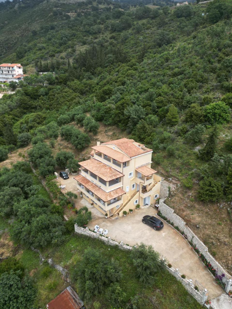 Nefeli'S Apartment Himare Esterno foto