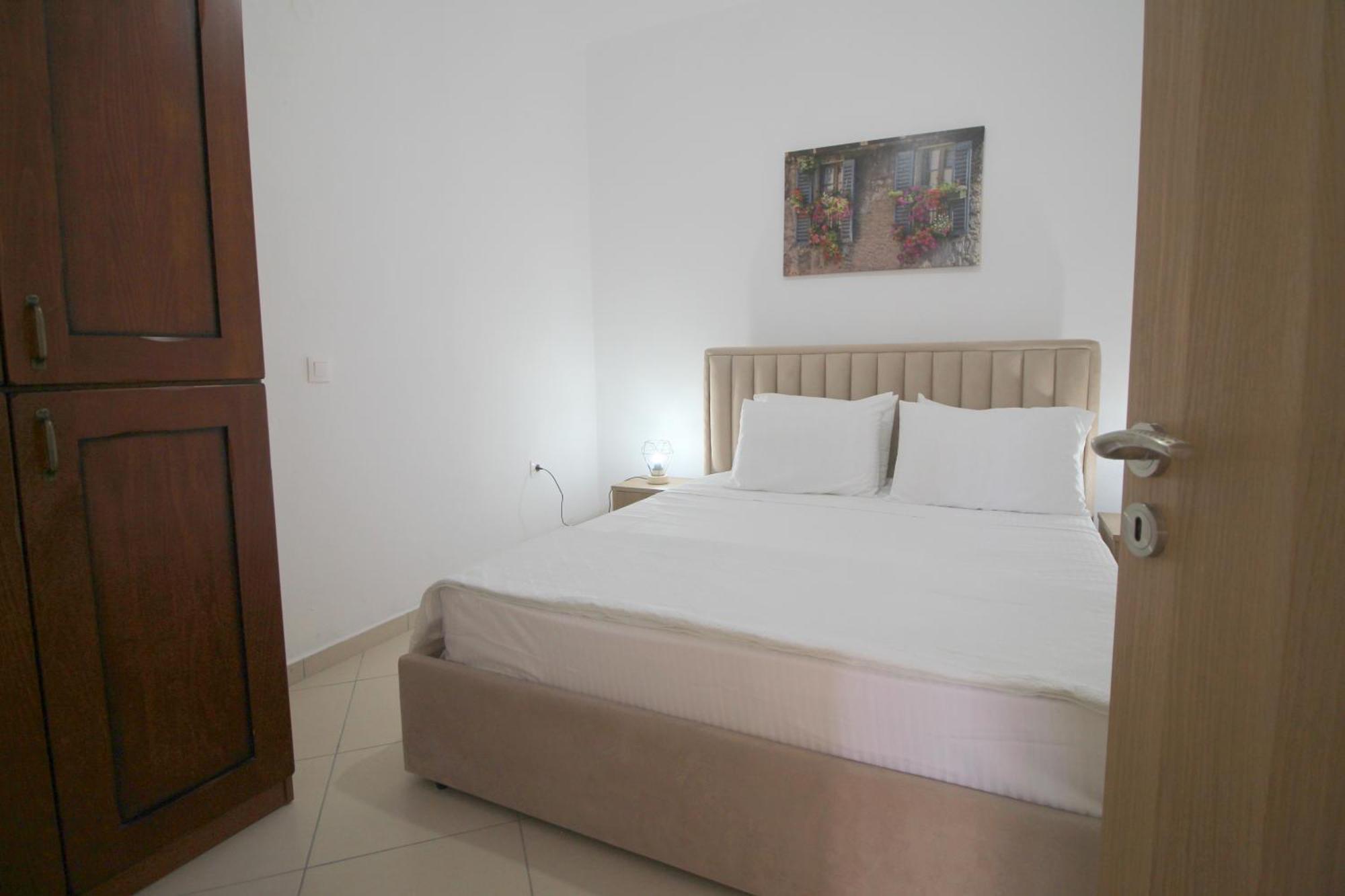 Nefeli'S Apartment Himare Esterno foto