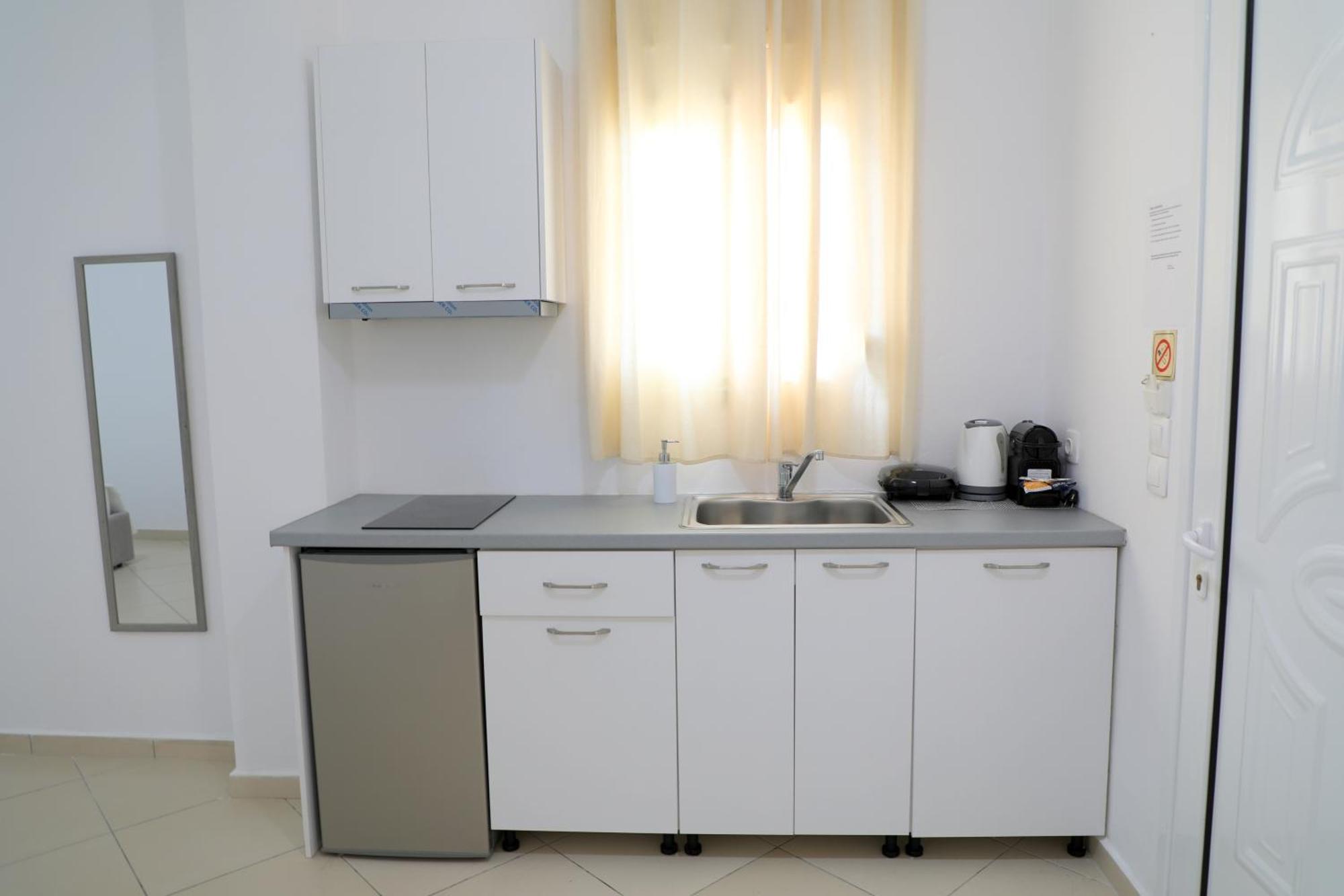 Nefeli'S Apartment Himare Esterno foto