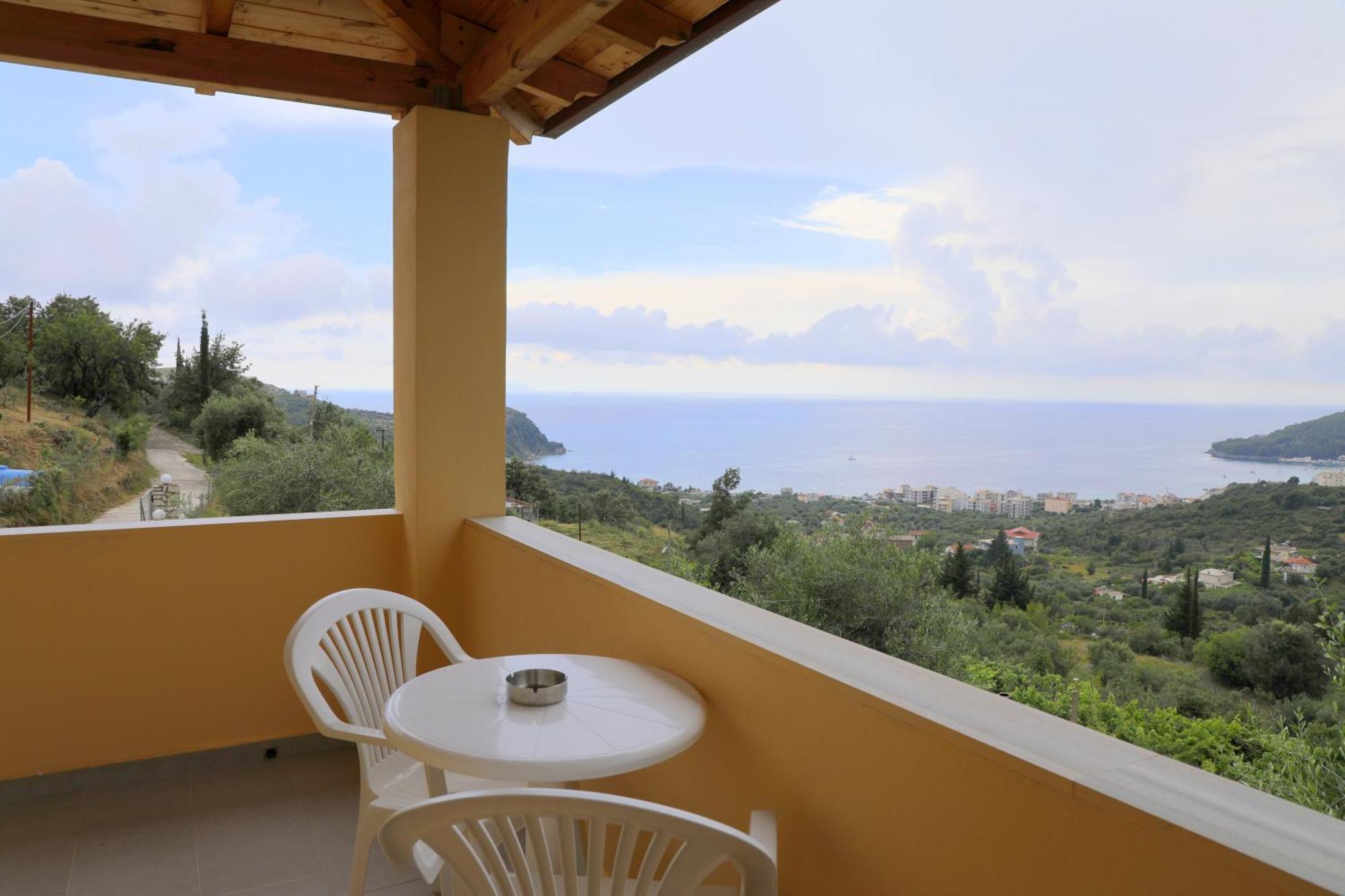 Nefeli'S Apartment Himare Esterno foto