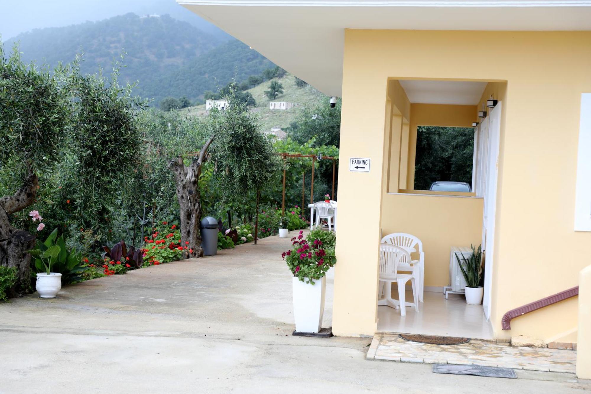 Nefeli'S Apartment Himare Esterno foto