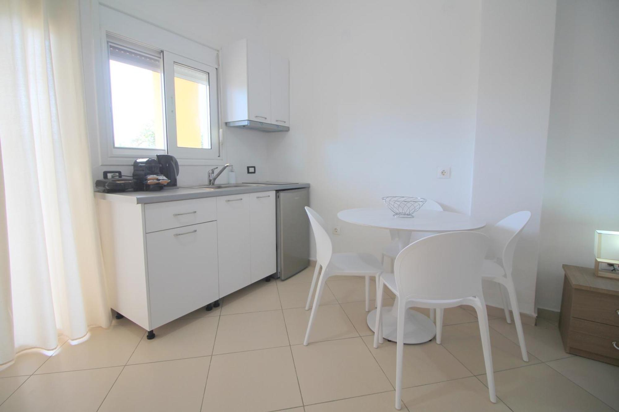 Nefeli'S Apartment Himare Esterno foto