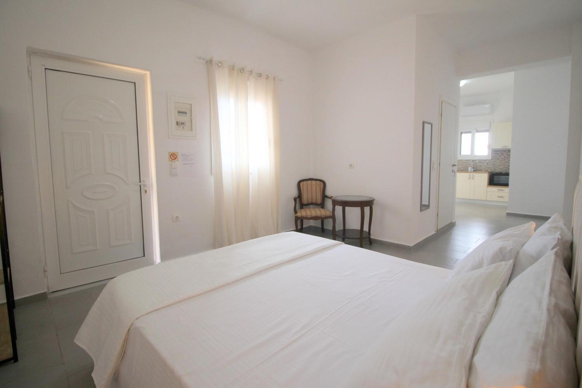 Nefeli'S Apartment Himare Esterno foto